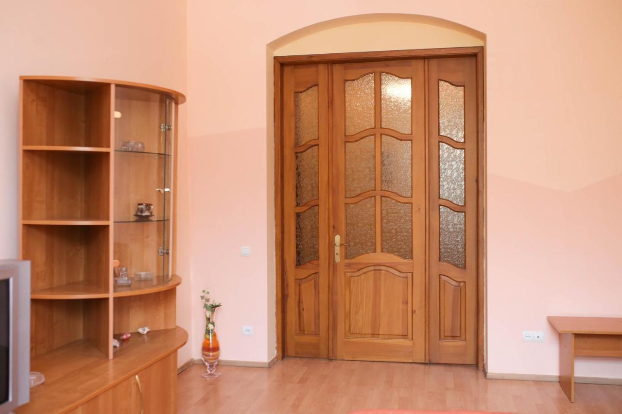 Apartment Near St. Elizabeth Church Lviv Dış mekan fotoğraf